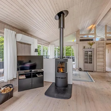 Anouk - 2km From The Sea By Interhome